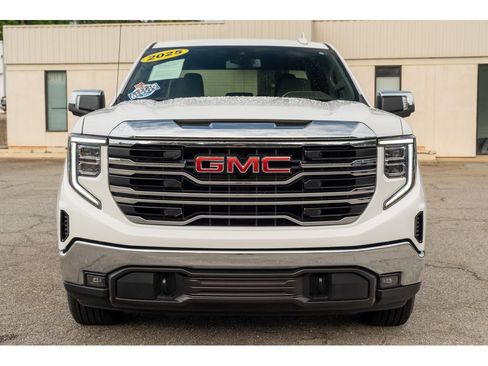 Used 2025 GMC Sierra 1500 SLT AWD/4WD image 3
