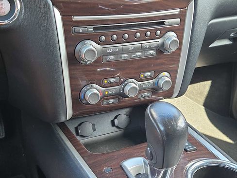 Used 2015 Nissan Pathfinder SL w/ SL Tech Package FWD image 30