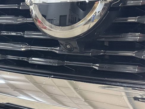 Used 2021 Nissan Rogue SV image 16