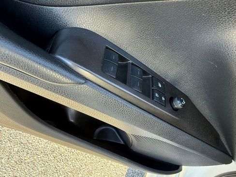 Used 2021 Toyota Camry SE image 11