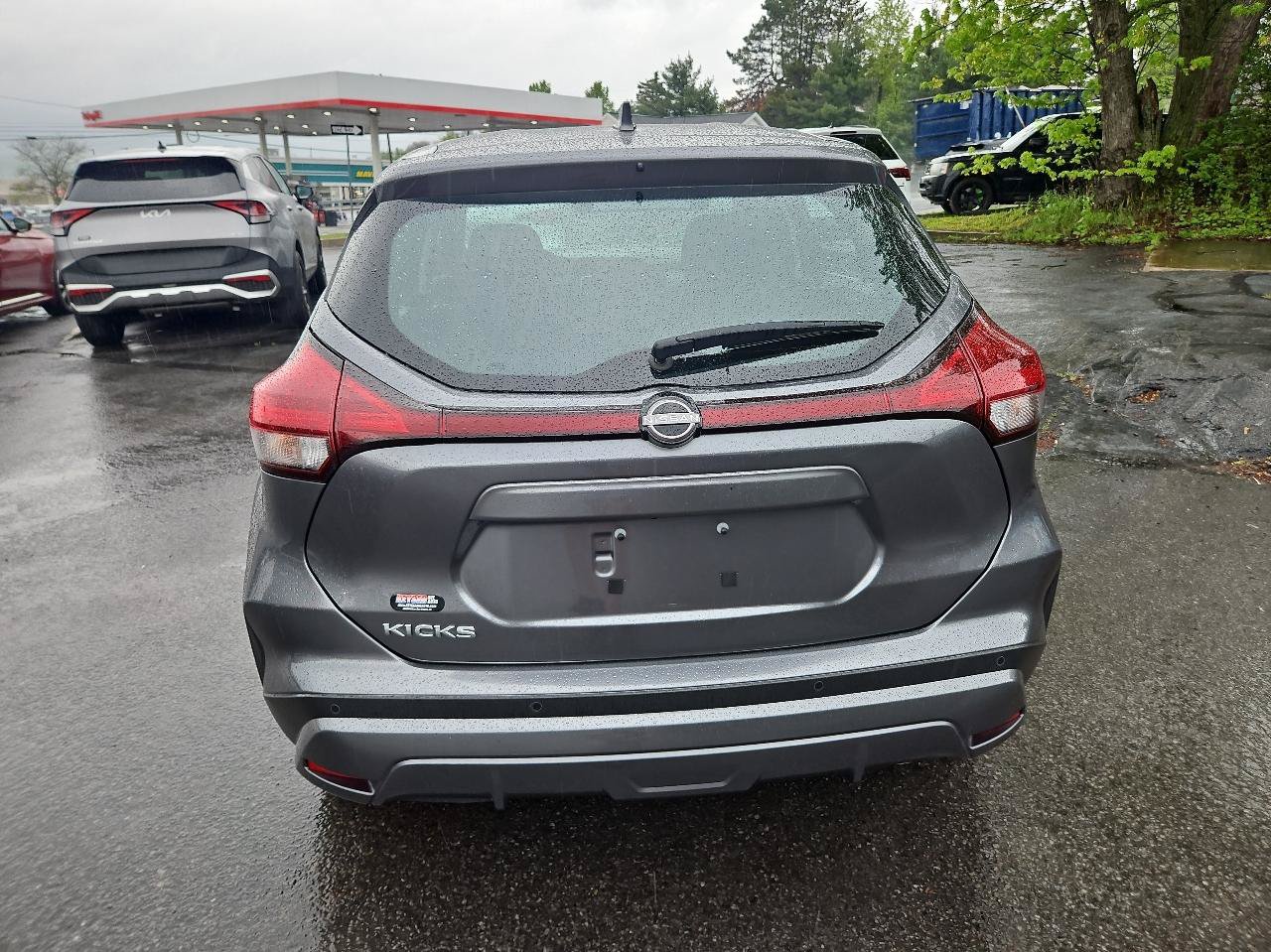 Used 2023 Nissan Kicks S FWD image 4