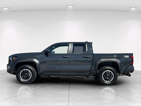 Used 2025 Toyota Tacoma TRD Off-Road AWD/4WD image 3