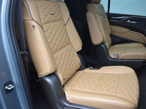 Certified 2024 Cadillac Escalade ESV Premium Luxury AWD/4WD image 35