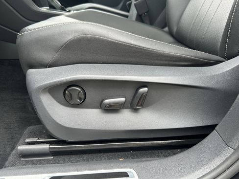 Certified 2022 Volkswagen Tiguan SE R-Line image 21