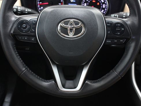 Used 2021 Toyota RAV4 XLE Premium FWD image 23