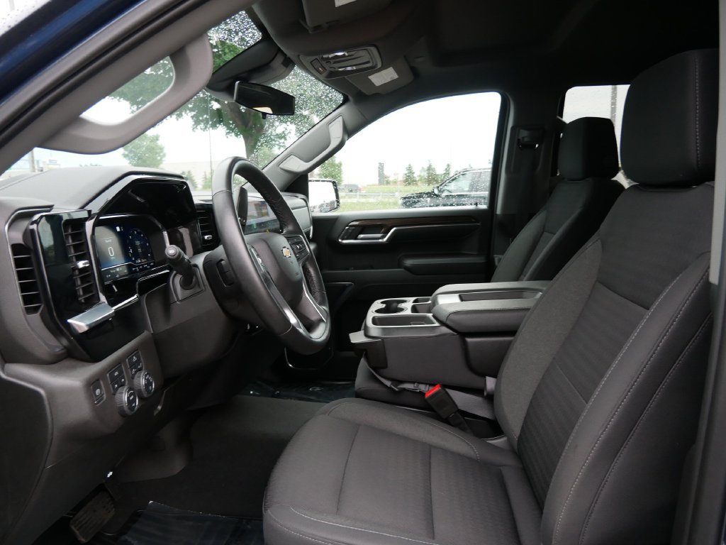 Used 2023 Chevrolet Silverado 1500 LT AWD/4WD image 9