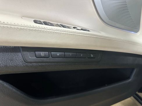 Used 2013 BMW 750i image 11