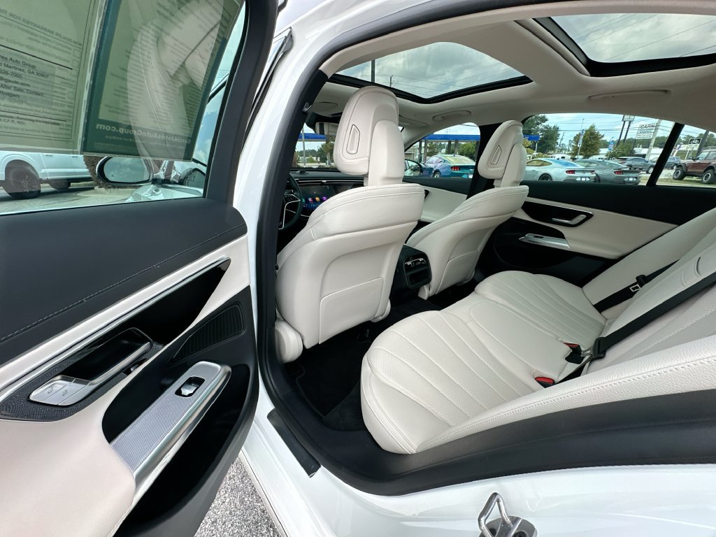Used 2025 Mercedes-Benz E 350 Sedan image 17