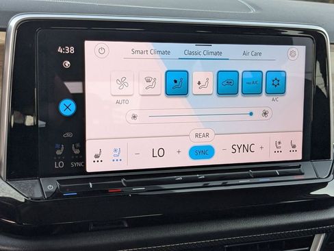 Used 2025 Volkswagen Atlas SE FWD image 20
