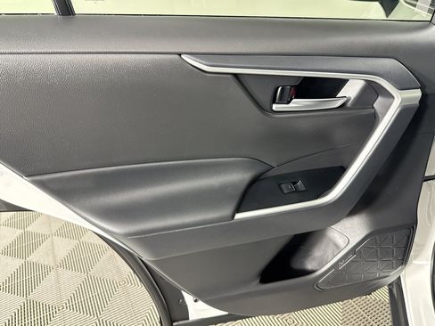 Used 2025 Toyota RAV4 XLE FWD image 23