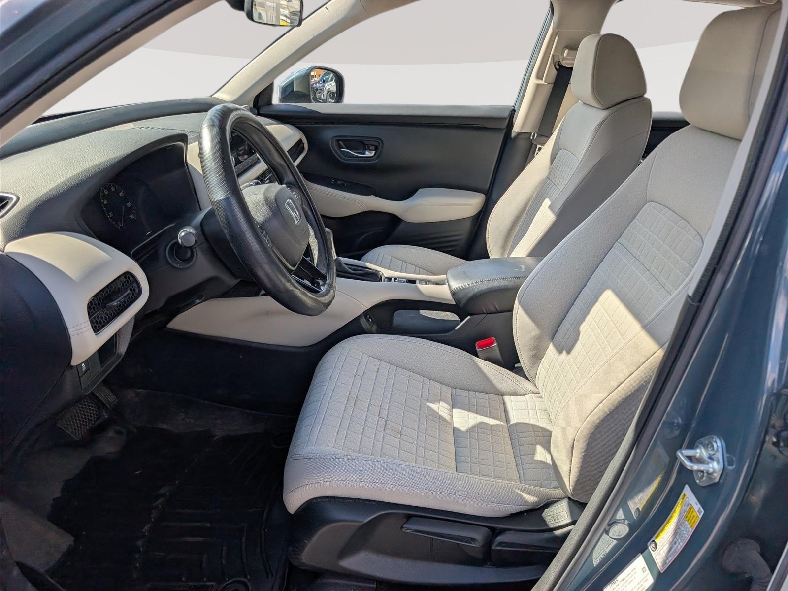 Used 2025 Honda HR-V LX image 15