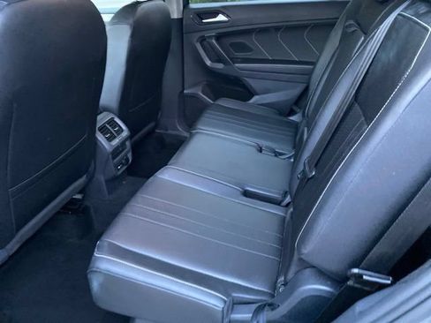 Used 2024 Volkswagen Tiguan SE FWD image 19