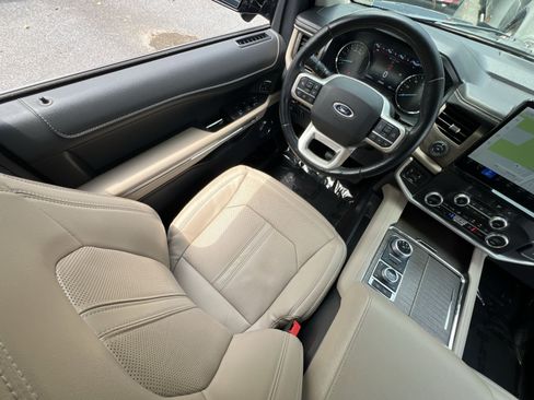Used 2023 Ford Expedition Limited AWD/4WD image 16