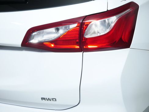 Used 2019 Chevrolet Equinox Premier image 17