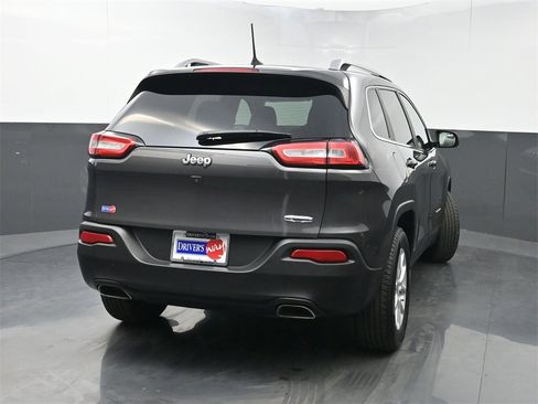 Used 2018 Jeep Cherokee Latitude Plus image 36
