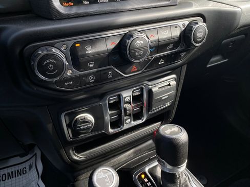 Used 2023 Jeep Wrangler Unlimited Sahara image 16