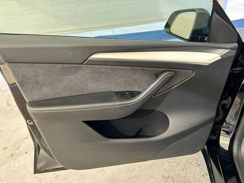 Used 2025 Tesla Model Y Long Range image 23