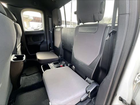 Used 2016 Toyota Tacoma TRD Sport w/ Towing Package image 20