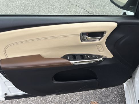 Used 2013 Toyota Avalon Limited image 21