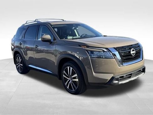 Used 2024 Nissan Pathfinder Platinum w/ Cargo Package image 7