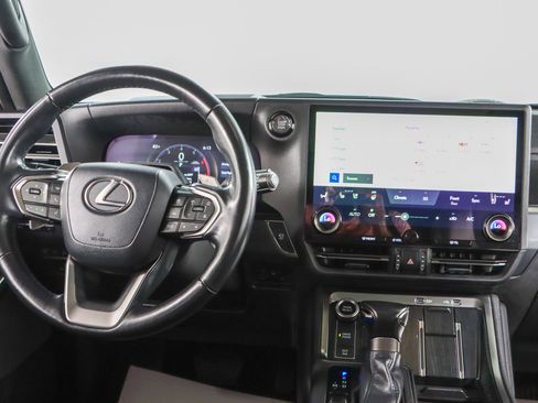 Used 2024 Lexus GX 550 w/ Accessory Package (2T) AWD/4WD image 18