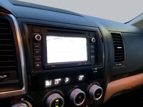 Used 2018 Toyota Sequoia Platinum RWD image 26