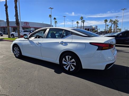 Used 2025 Nissan Altima 2.5 S image 5