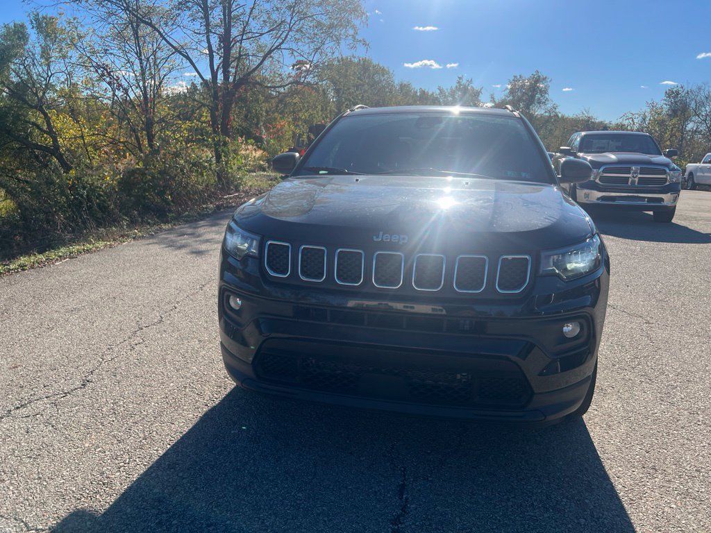 Used 2023 Jeep Compass Latitude w/ Sun and Sound Group AWD/4WD image 5