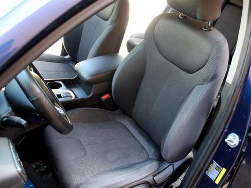 Used 2019 Hyundai Santa Fe SE image 11