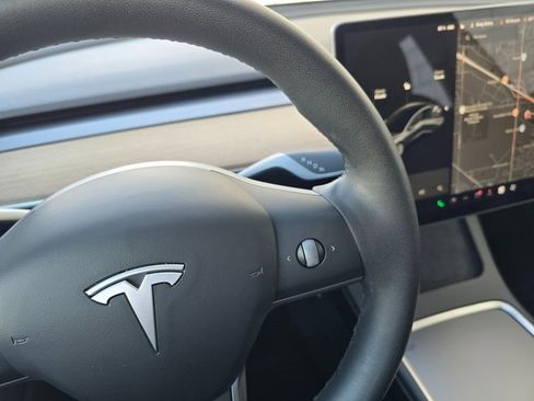 Used 2021 Tesla Model 3 Standard Range Plus image 22