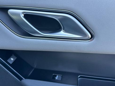 Certified 2025 Land Rover Range Rover Velar Dynamic SE image 19