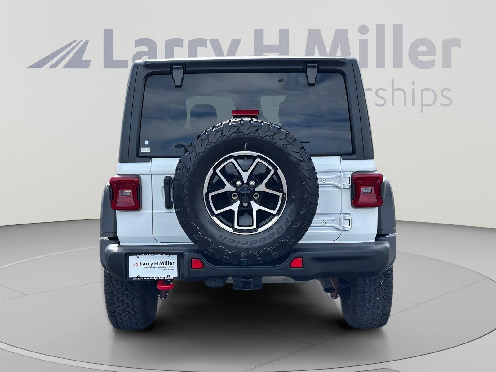Used 2025 Jeep Wrangler Unlimited Rubicon w/ Steel Bumper Group AWD/4WD image 5