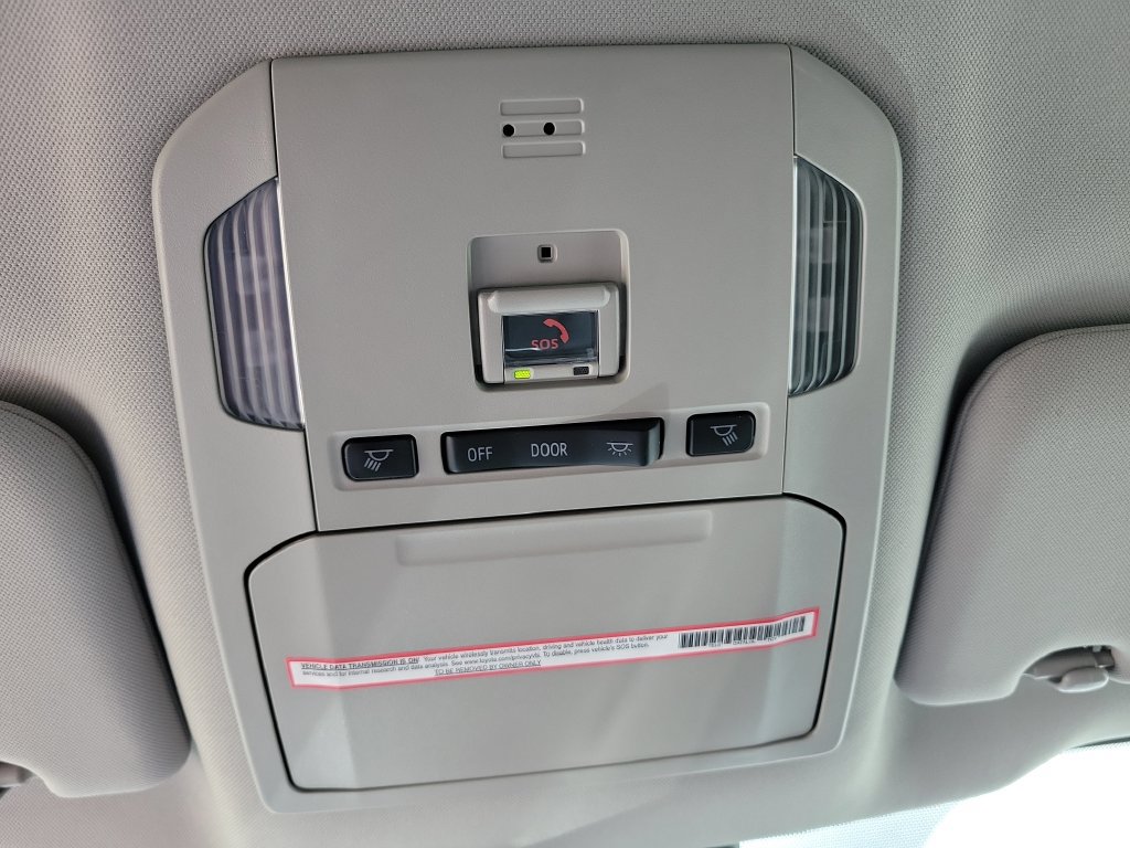 Used 2023 Toyota Highlander LE AWD/4WD image 31