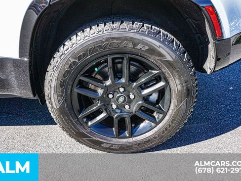 Used 2023 Land Rover Defender 110 X-Dynamic SE image 17