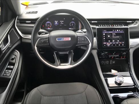 Used 2021 Jeep Grand Cherokee L Laredo w/ Luxury Tech Group I image 6