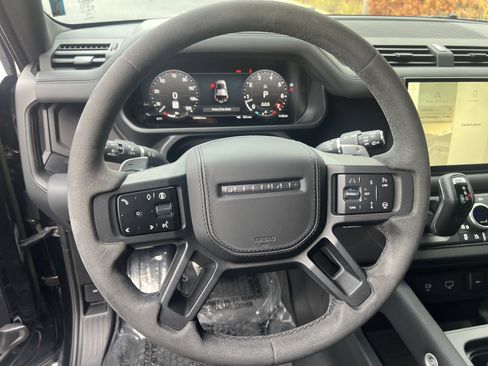 Used 2024 Land Rover Defender 110 V8 image 11