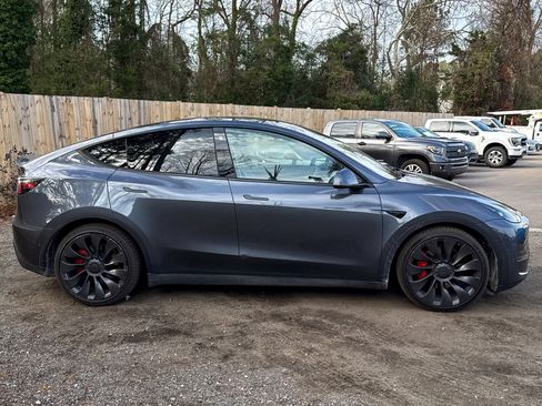 Used 2022 Tesla Model Y Performance image 17