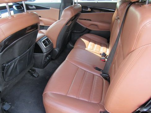 Used 2019 Kia Sorento SX image 12