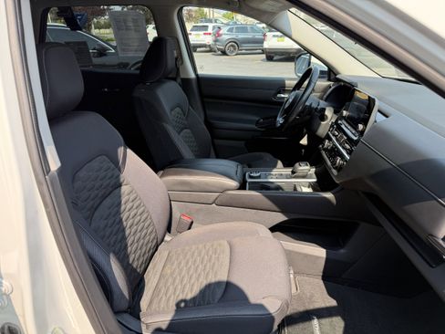 Used 2022 Nissan Pathfinder SV image 22