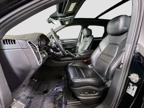 Used 2023 Porsche Cayenne Platinum Edition AWD/4WD image 22