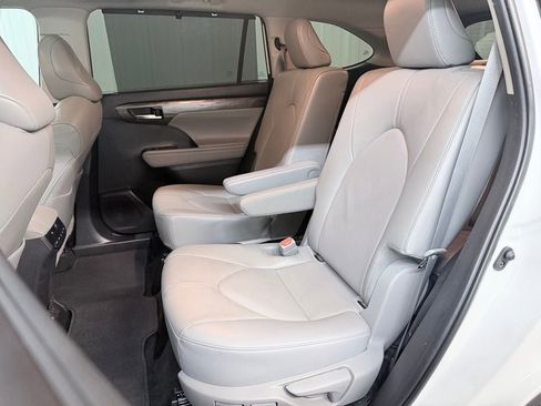 Used 2023 Toyota Highlander Limited AWD/4WD image 30