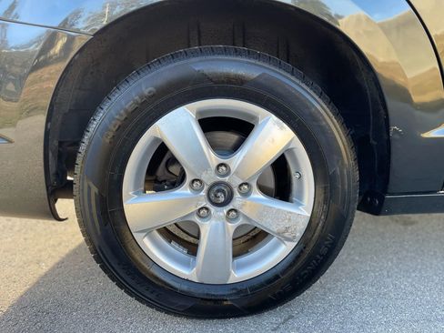 Used 2010 Volkswagen Routan SEL image 14