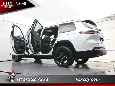 Used 2023 Jeep Grand Cherokee L Altitude AWD/4WD image 39