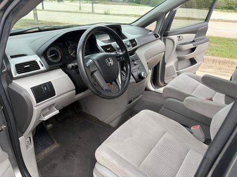 Used 2011 Honda Odyssey LX image 19