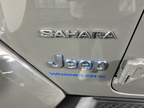 Used 2023 Jeep Wrangler Unlimited Sahara w/ Cold Weather Group AWD/4WD image 9
