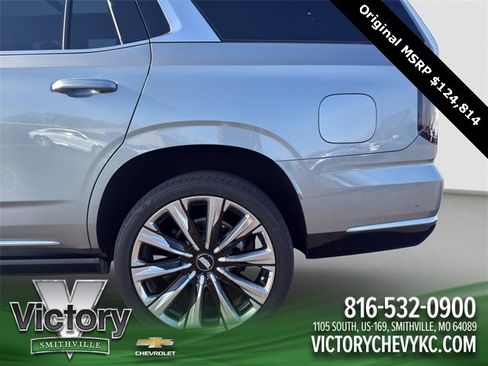 Used 2025 Cadillac Escalade Premium Luxury Platinum image 22