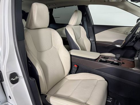 Used 2025 Lexus RX 450h AWD w/ Luxury Package image 32