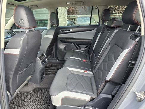 Used 2024 Volkswagen Atlas Peak Edition SEL AWD/4WD image 18