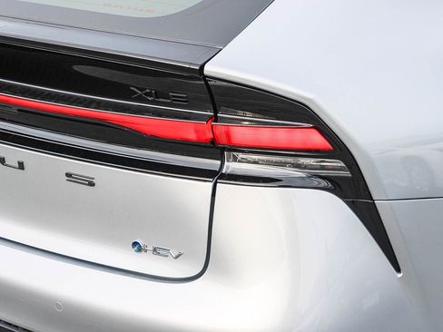 New 2026 Toyota Prius XLE FWD image 10