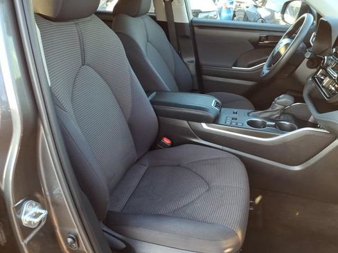 Used 2023 Toyota Highlander L FWD image 25